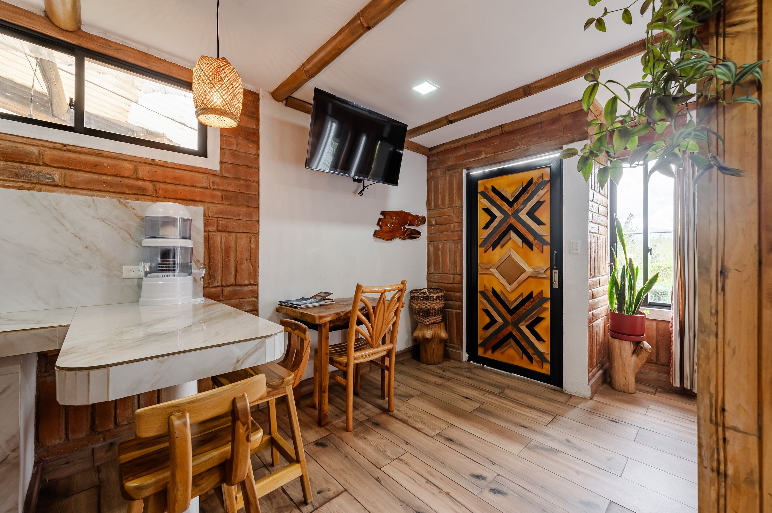 Espacio interior del Estudio con Ducha de Watzara Wasi en Cotacachi